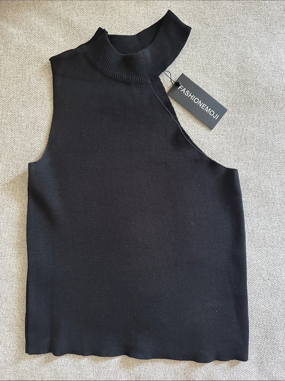 One-Shoulder Ribbed Black Tank Top - Picture 5 of 5